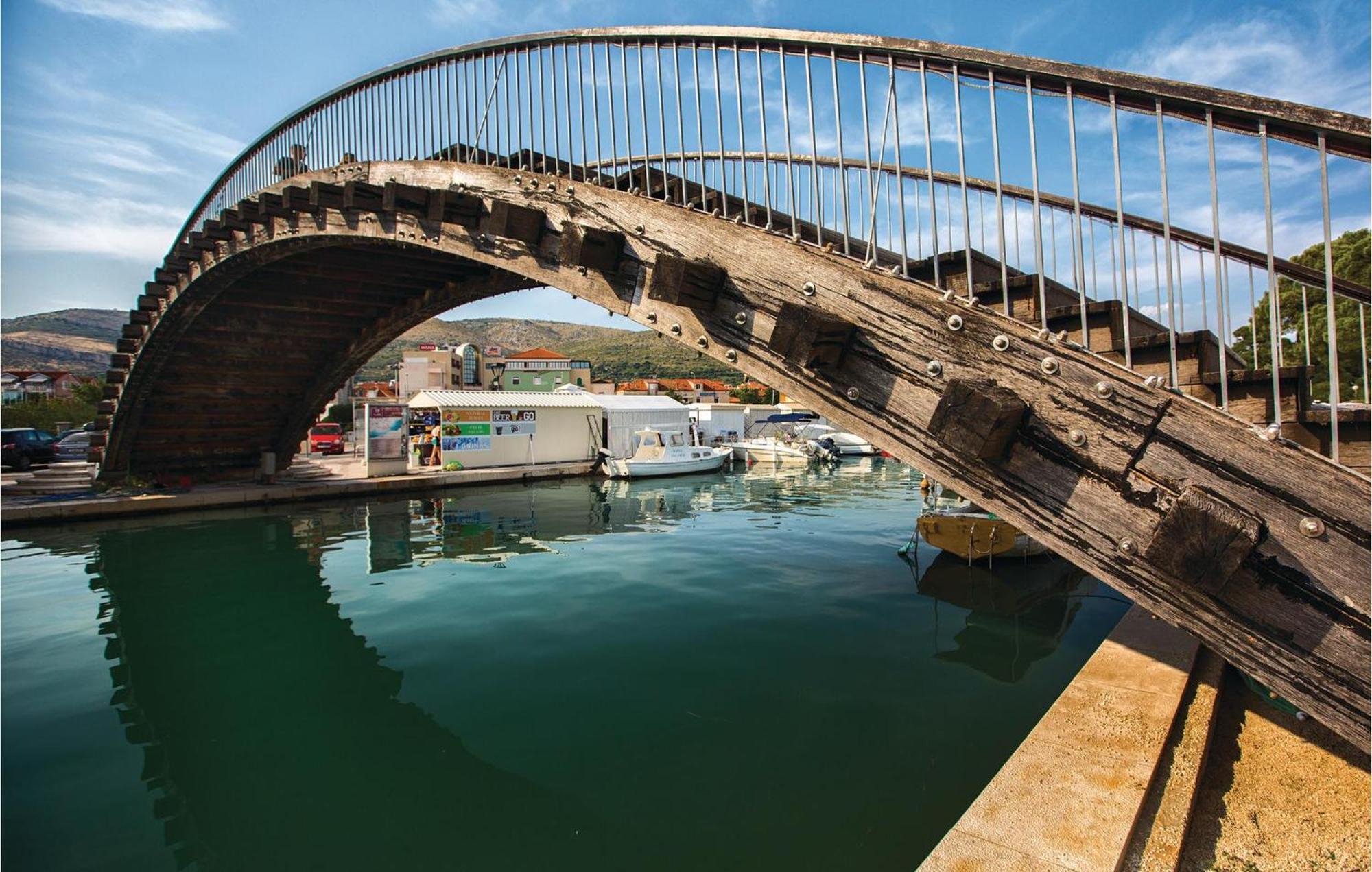 2 Bedroom Amazing Apartment In Trogir Exterior foto