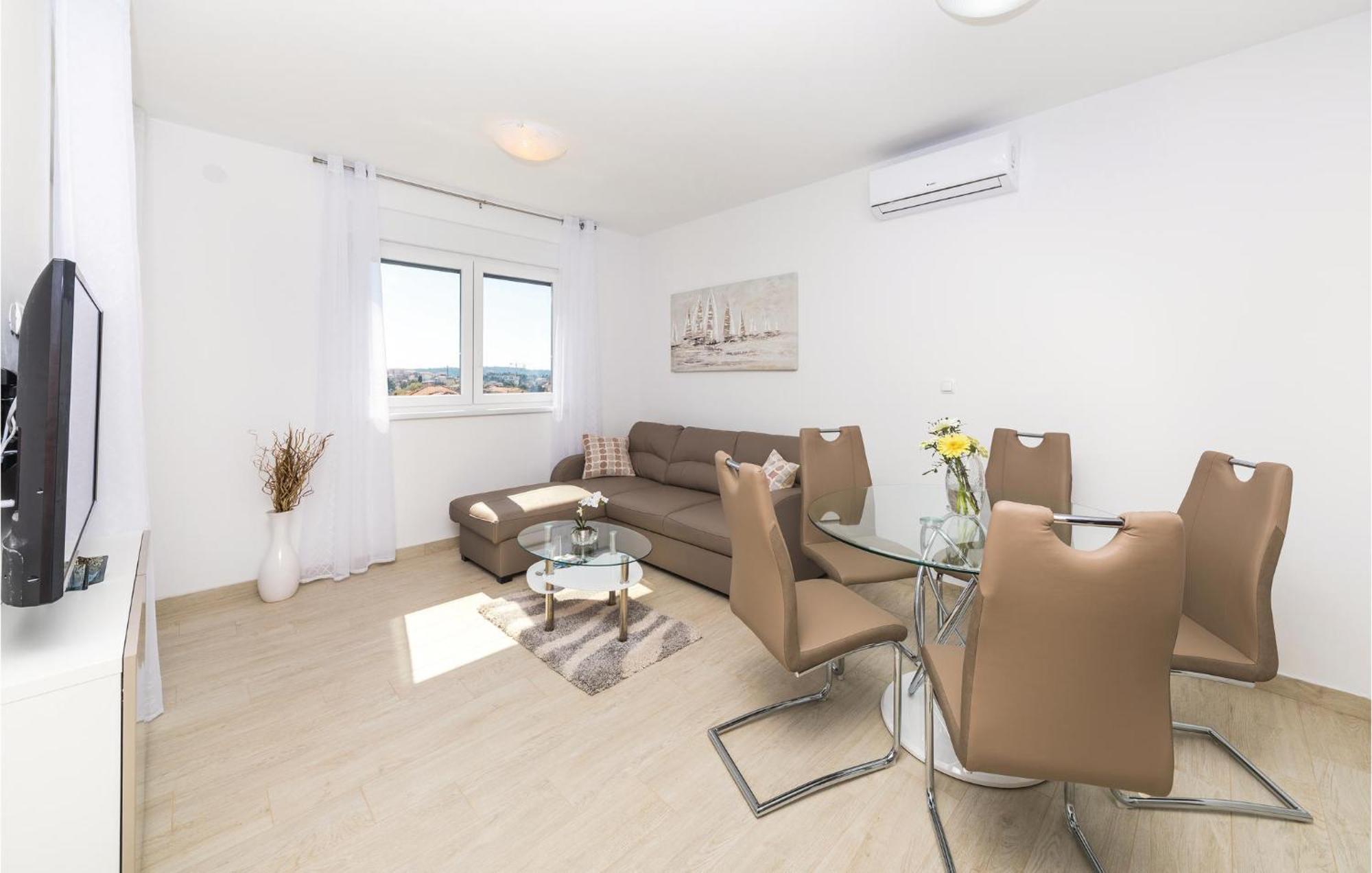 2 Bedroom Amazing Apartment In Trogir Exterior foto