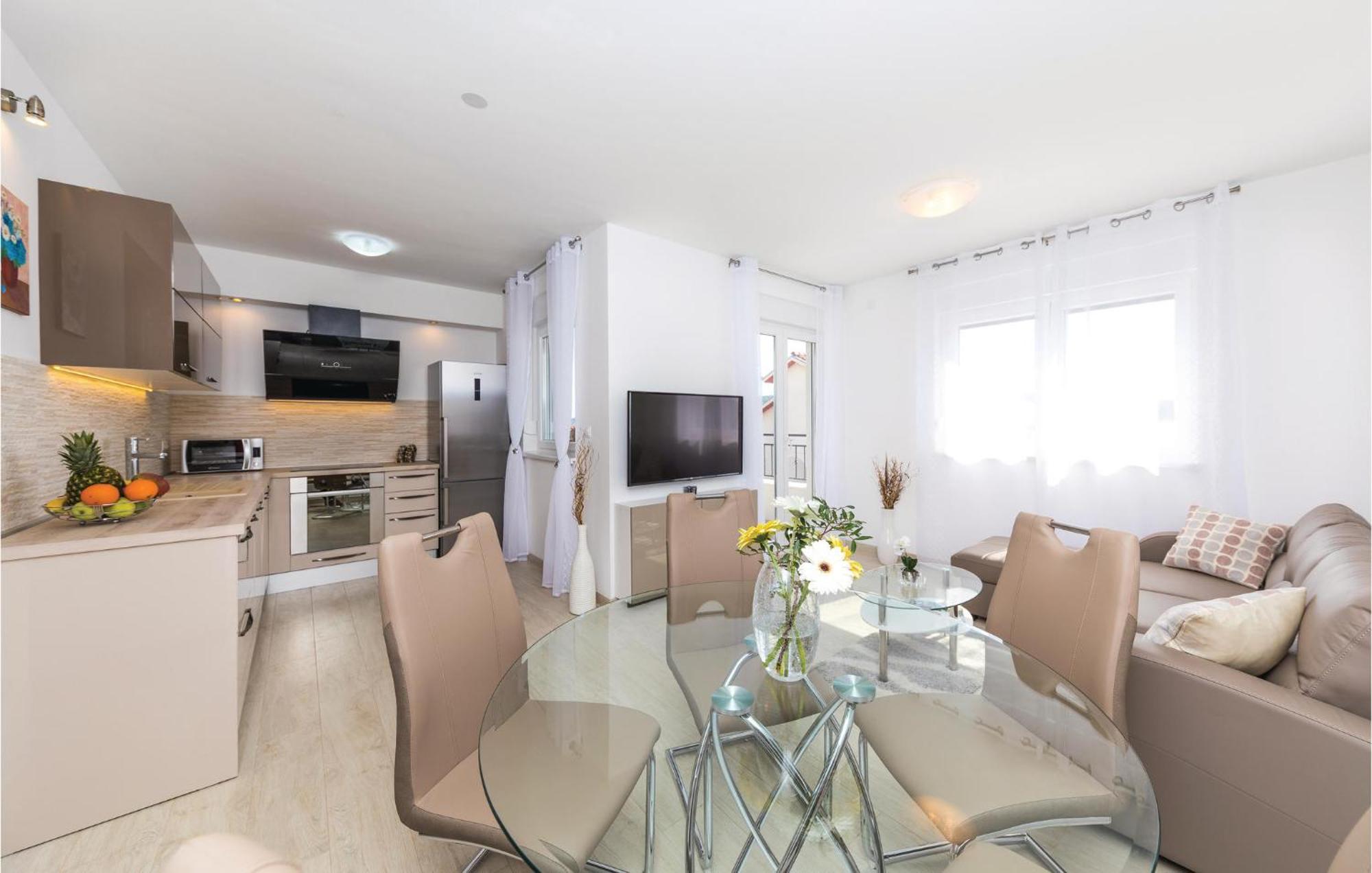 2 Bedroom Amazing Apartment In Trogir Exterior foto